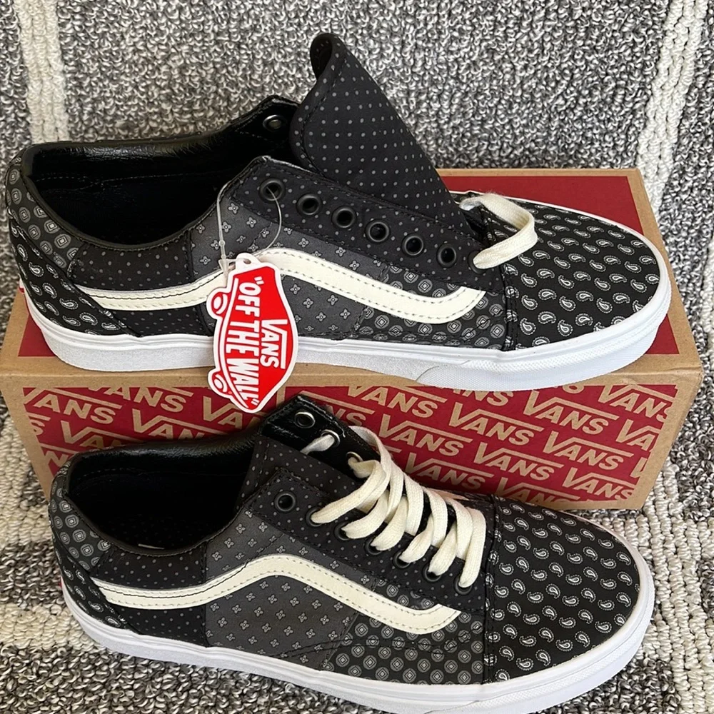 Vans Men’s Old Skool Tie Print Patchwork Black/True White Sneakers - Picture 2 of 16